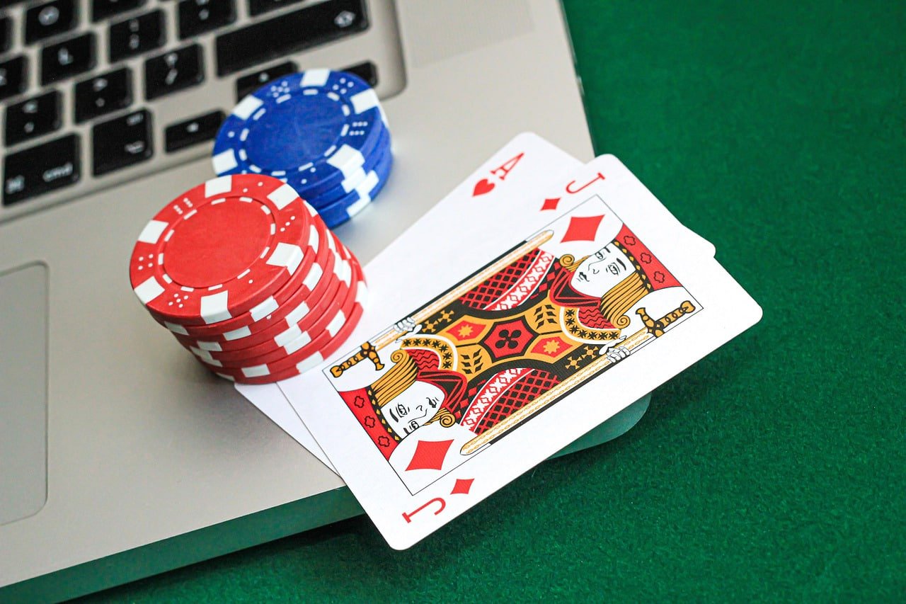 bonus slots မိုဘိုင်းအက်ပ် Myanmar Android iOS ဖုန်းတွင် Slot Games ကစားနေသော မြင်ကွင်း